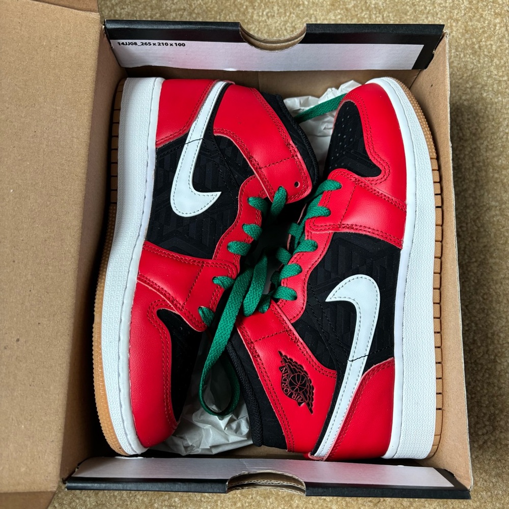 Nike Kids' Air Jordan 1 Mid SE Shoes